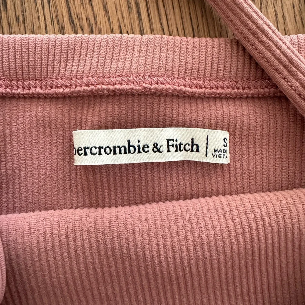 A&F Ribbed Tank - Picture 3 of 3